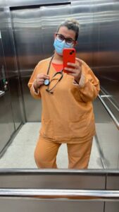 Atualmente concilio o mercado digital com meu trabalho de Fisioterapia Intensivista o qual eu amo e exerço á 14 anos .